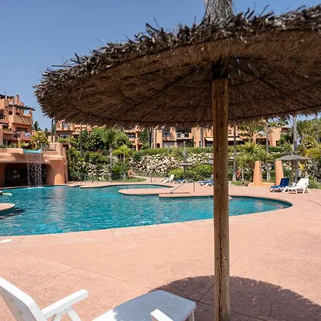 El Sol Sotoserena 2 Bedroom إِستيبونا